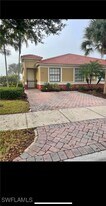 7350 Bristol Cir in Naples, FL - Building Photo