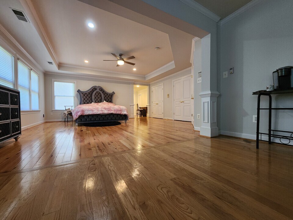 6438 Columbia Pike, Unit 6438 in Annandale, VA - Building Photo