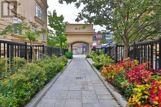 98-98 Carr St in Toronto, ON - Building Photo - Building Photo