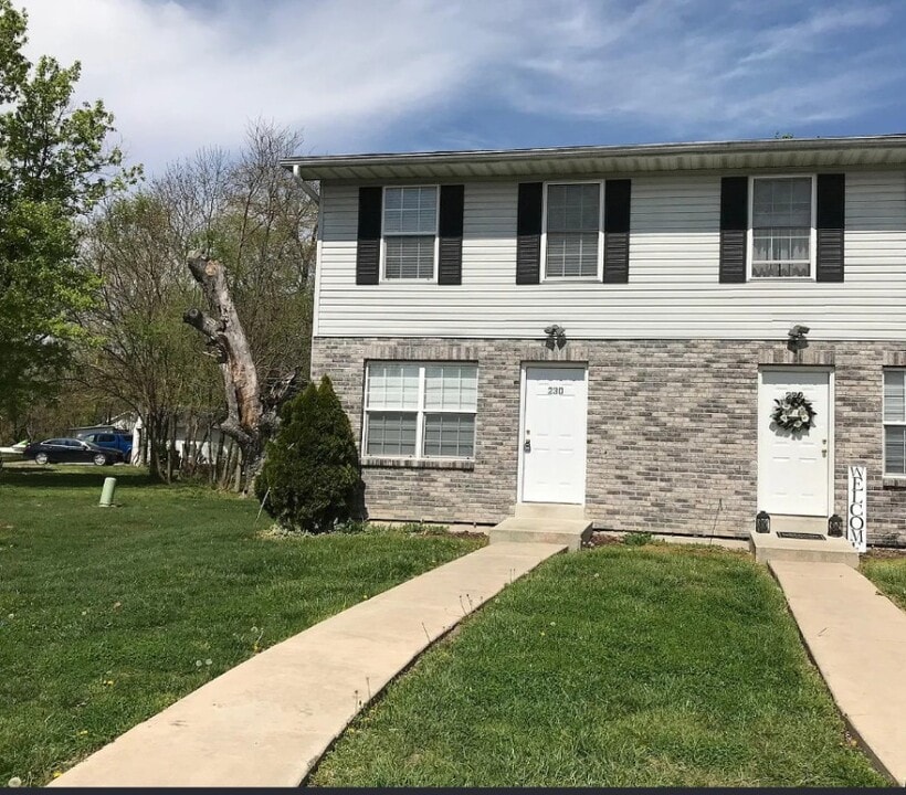 228 Truman Ct in Moscow Mills, MO - Building Photo