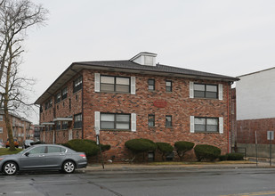 80 Lincoln Owners, Inc in Rockville Centre, NY - Building Photo - Building Photo