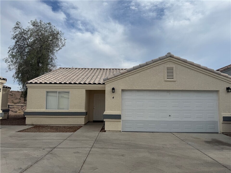 3442 Sunriver Rd in Bullhead City, AZ - Building Photo