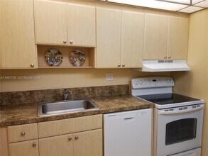 8415 SW 107th Ave in Miami, FL - Building Photo - Building Photo