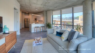 1718 W Roscoe St, Unit 4-07 in Chicago, IL - Foto de edificio - Building Photo
