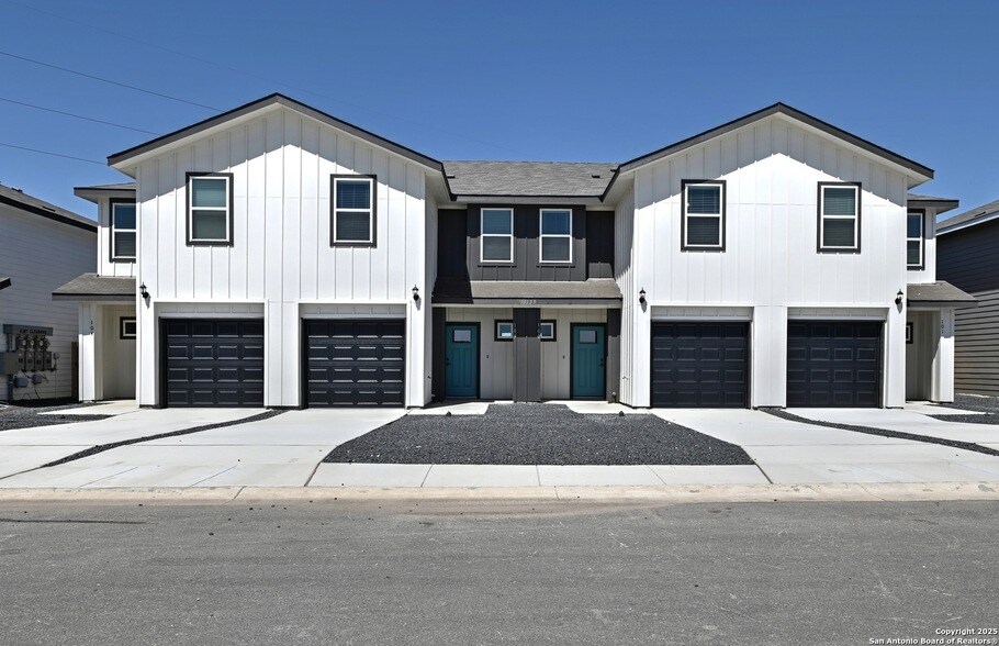 11318 Clearmine St in San Antonio, TX - Building Photo