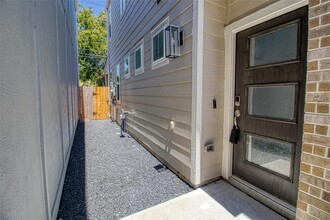 16012 Oregon Oak Dr in Houston, TX - Building Photo - Building Photo