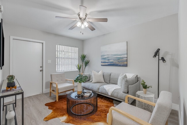 1041 SW 15th Ave in Fort Lauderdale, FL - Foto de edificio - Building Photo