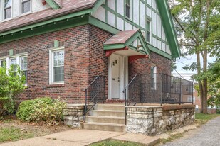 6415 Cates Ave in University City, MO - Building Photo