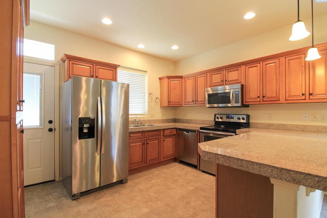 526 N Grant St in Kennewick, WA - Building Photo