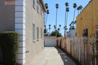 1632 S Bronson Ave in Los Angeles, CA - Building Photo - Building Photo