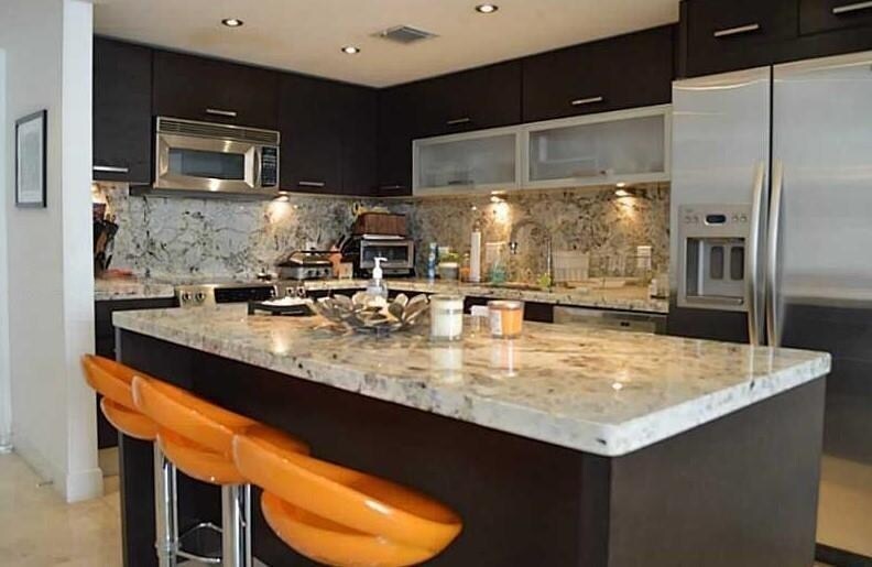 150 SE 25th Rd, Unit 9B in Miami, FL - Foto de edificio