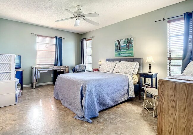 5894 Longbow Ln in West Palm Beach, FL - Foto de edificio - Building Photo