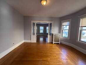 127 Walnut St in Somerville, MA - Foto de edificio - Building Photo