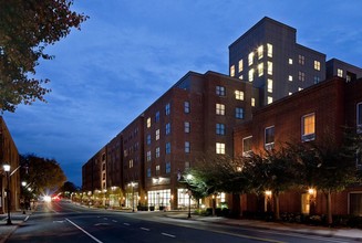 Flats at West Village in Charlottesville, VA - Foto de edificio - Building Photo