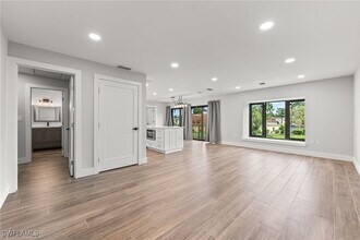 1890 Bald Eagle Dr in Naples, FL - Building Photo - Building Photo