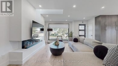 22 Gladsmore Crescent in Toronto, ON - Building Photo - Building Photo