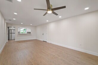 8601 Huron Ct in Tampa, FL - Building Photo - Building Photo