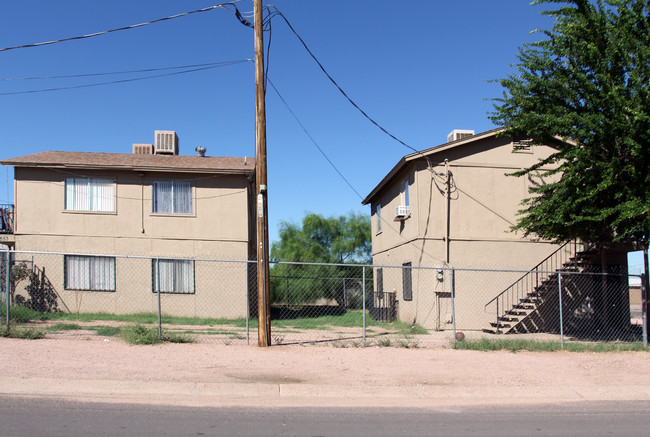 Pueblo Apartments in Phoenix, AZ - Foto de edificio - Building Photo