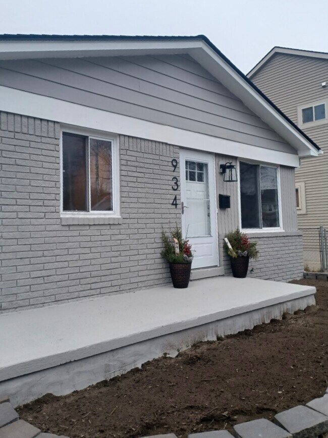 934 Harvard Rd Rentals in Berkley, MI