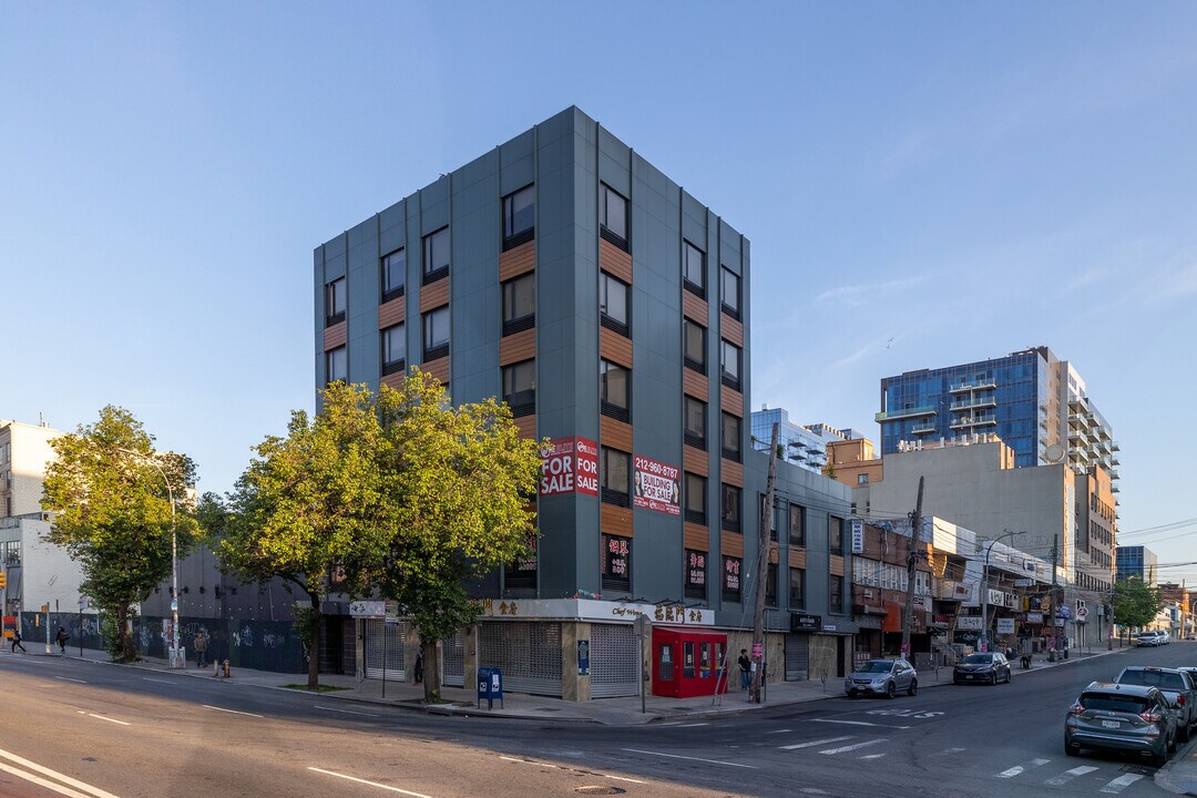 13553 Northern Blvd in Flushing, NY - Building Photo