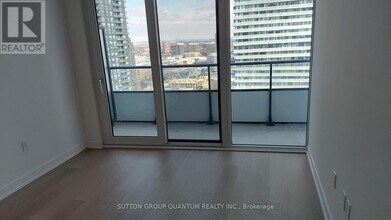 448 Burnhamthorpe Rd W in Mississauga, ON - Building Photo - Building Photo