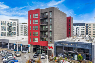 Rowhaus in Oakland, CA - Foto de edificio - Building Photo