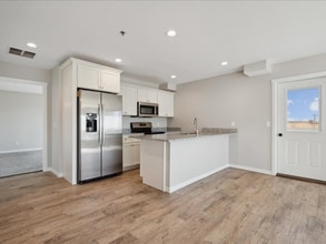 7068 Crosvik Ct in Peosta, IA - Building Photo - Building Photo