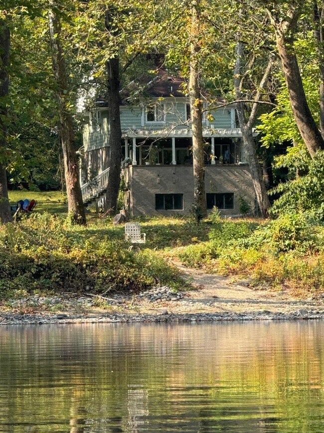 property at 2611 Old River Rd