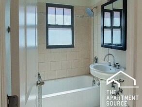 514 W Cornelia Ave, Unit 205 in Chicago, IL - Foto de edificio - Building Photo