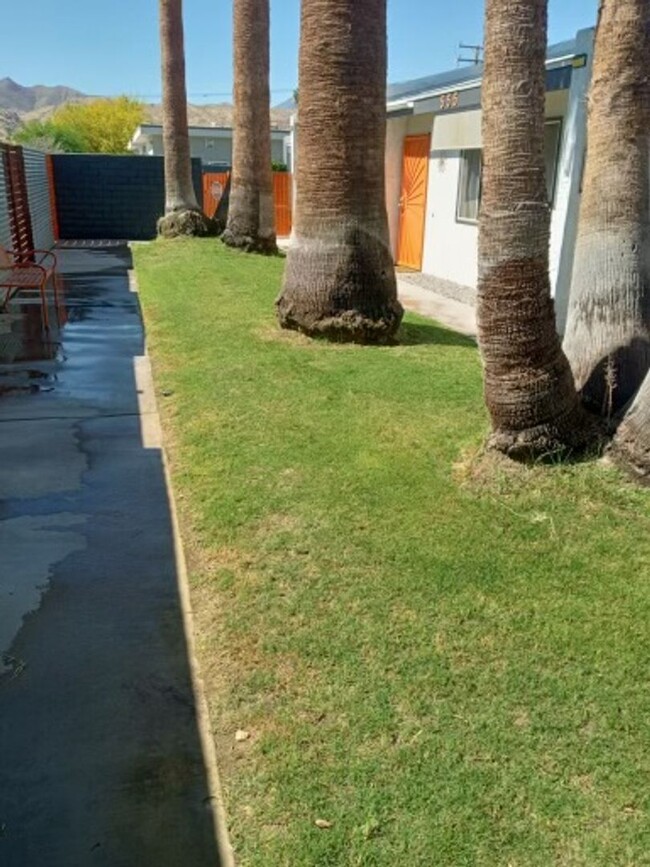 555 El Placer Rd in Palm Springs, CA - Building Photo - Building Photo