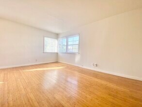 422 S Coronado St in Los Angeles, CA - Building Photo - Building Photo