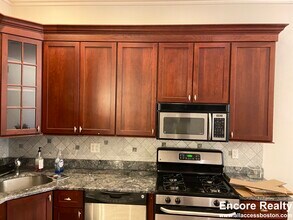 34 Greenwich Park, Unit 34 Greenwich Park in Boston, MA - Building Photo - Building Photo