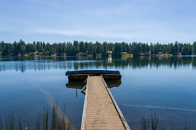 1901 E Trails End Dr in Belfair, WA - Building Photo - Building Photo