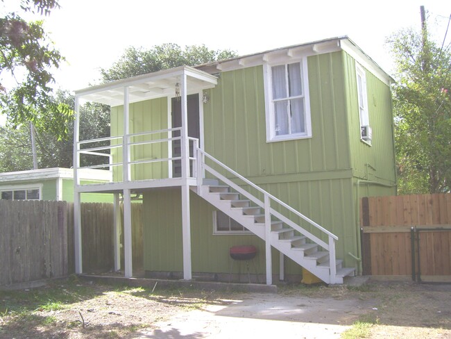 915 11th St, Unit Garage Apartment