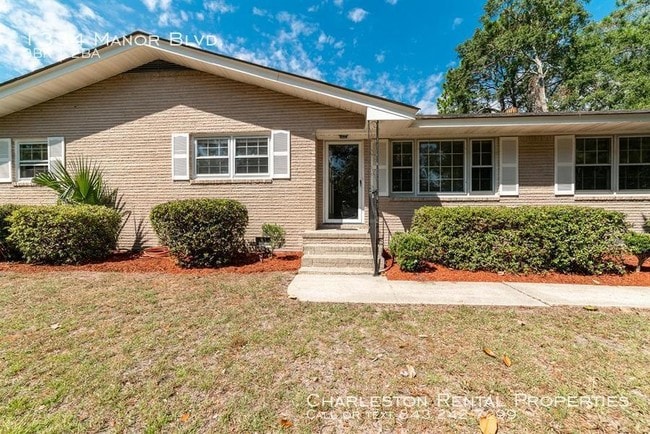 property at 1334 Manor Blvd