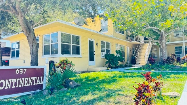 property at 637 N Oleander Ave