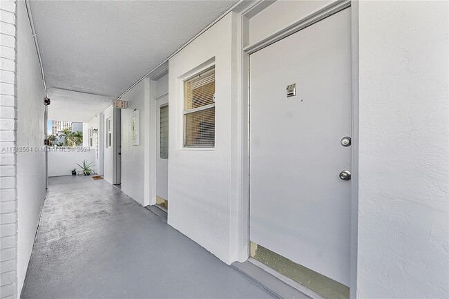 3600 NE 170th St in North Miami Beach, FL - Building Photo - Building Photo