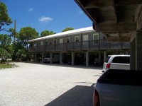 Atlantic Pines Apartments in Big Pine Key, FL - Foto de edificio - Building Photo