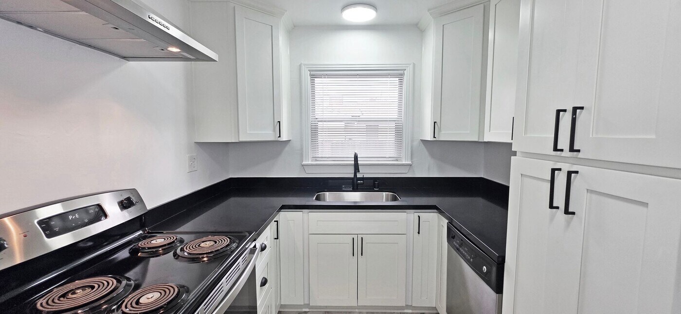 3701 Laguna Way in Sacramento, CA - Building Photo