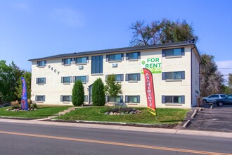 17th Street Apartments in Aurora, CO - Building Photo - Building Photo