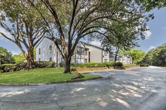 The Everett Apartments in Duluth, GA - Building Photo - Building Photo