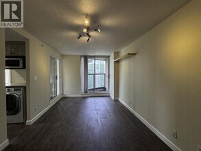 1166 Melville St in Vancouver, BC - Building Photo - Building Photo