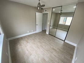 26356 W Plata Ln in Calabasas, CA - Building Photo