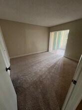 7630 Westwood Dr in Tamarac, FL - Foto de edificio - Building Photo