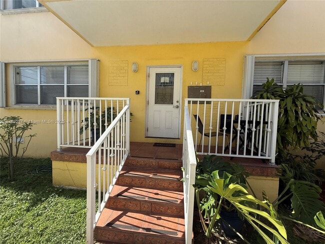 7720 Byron Ave in Miami Beach, FL - Building Photo - Building Photo