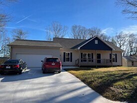 2512 Rolfe St in Hendersonville, NC - Building Photo