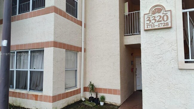 3320 Pinewalk Dr N in Margate, FL - Building Photo - Building Photo