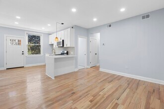 3805 W Belle Plaine Ave in Chicago, IL - Building Photo - Building Photo