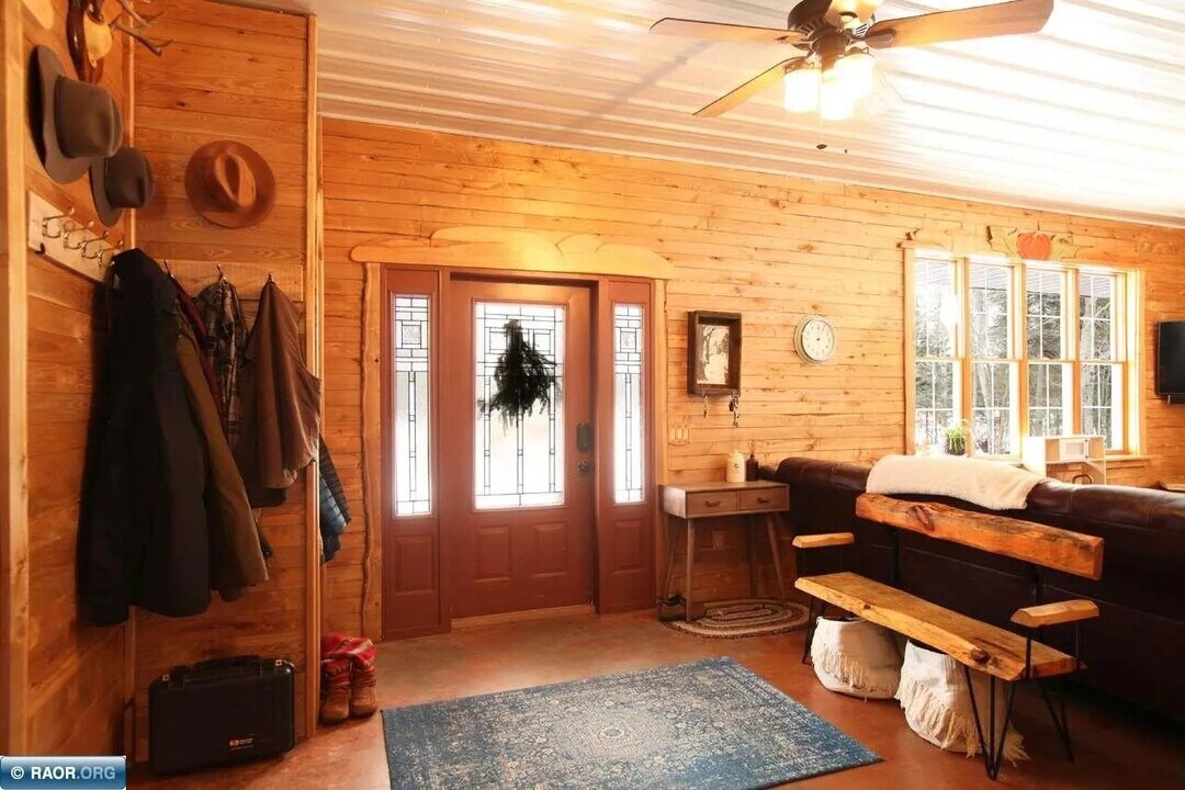 9374 Alango Rd in Angora, MN - Building Photo