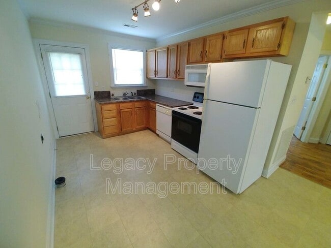 601 E Willowbrook Dr in Burlington, NC - Building Photo - Building Photo
